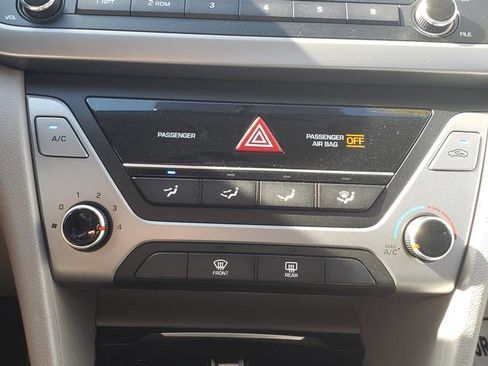 Used 2017 Hyundai Elantra SE image 23