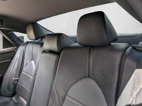 Used 2021 Toyota Avalon Limited image 19