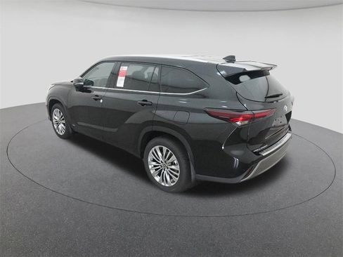 New 2026 Toyota Highlander Platinum image 5