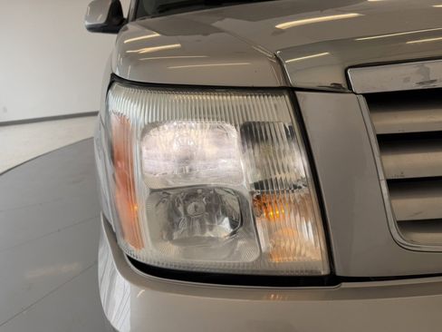 Used 2004 Cadillac Escalade ESV AWD image 29