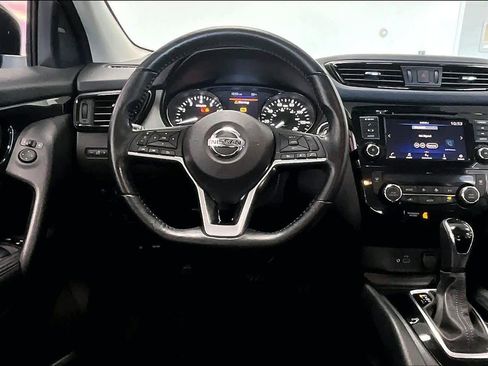 Used 2020 Nissan Rogue Sport SV w/ All-Weather Package AWD/4WD image 12