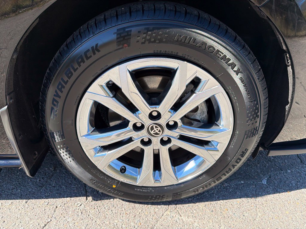 Used 2022 Toyota Sienna XSE AWD/4WD image 9