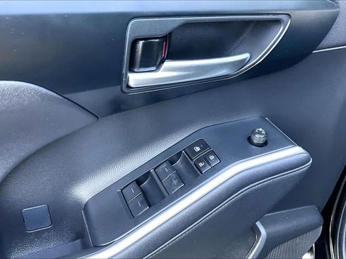 Used 2023 Toyota Highlander XLE AWD/4WD image 32