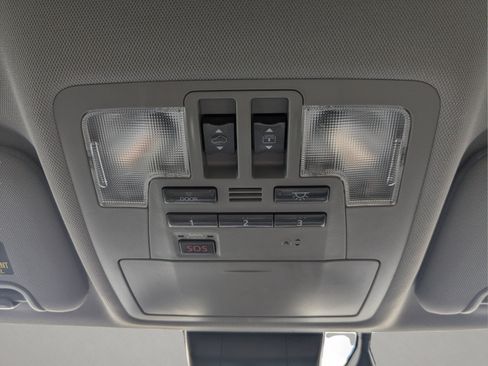 Used 2018 Toyota Highlander Limited Platinum FWD image 26