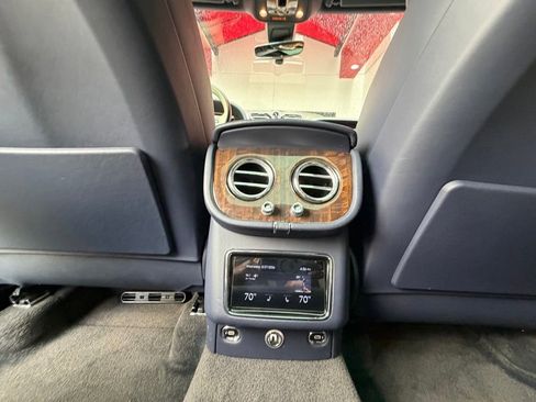 Used 2021 Bentley Bentayga AWD/4WD image 31