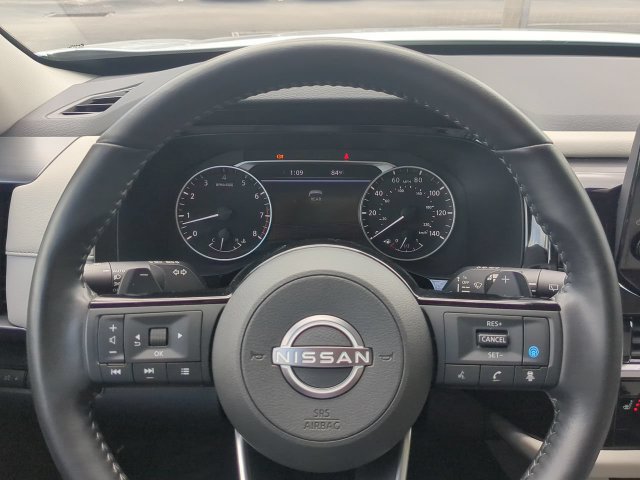Used 2025 Nissan Pathfinder SL FWD image 31