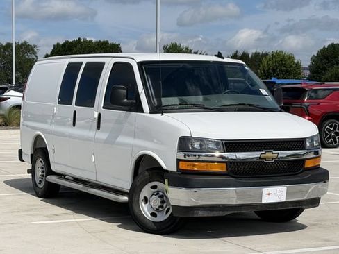 Used 2025 Chevrolet Express 2500 w/ Driver Convenience Package RWD image 2
