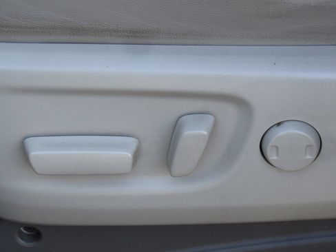 Used 2016 Toyota Sienna XLE w/ XLE Navigation Package FWD image 12