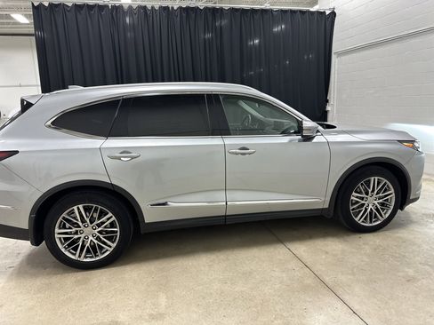 Used 2023 Acura MDX SH-AWD w/ Advance Package image 11