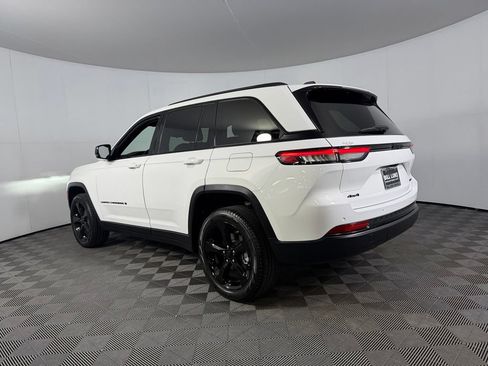 Used 2024 Jeep Grand Cherokee Limited w/ Black Appearance Package AWD/4WD image 9