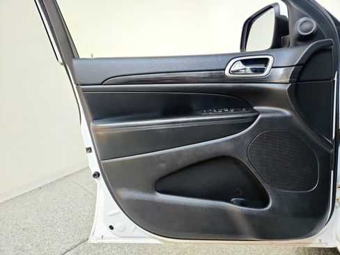 Used 2019 Jeep Grand Cherokee Altitude image 13