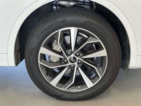 Used 2023 Audi Q5 2.0T Premium w/ Convenience Package AWD/4WD image 9