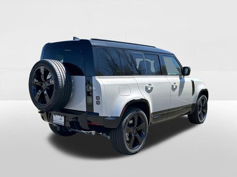 New 2026 Land Rover Defender 110 X-Dynamic SE AWD/4WD image 4
