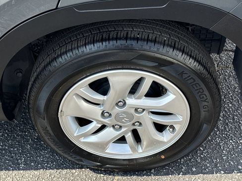 Used 2025 Hyundai Venue SE FWD image 19