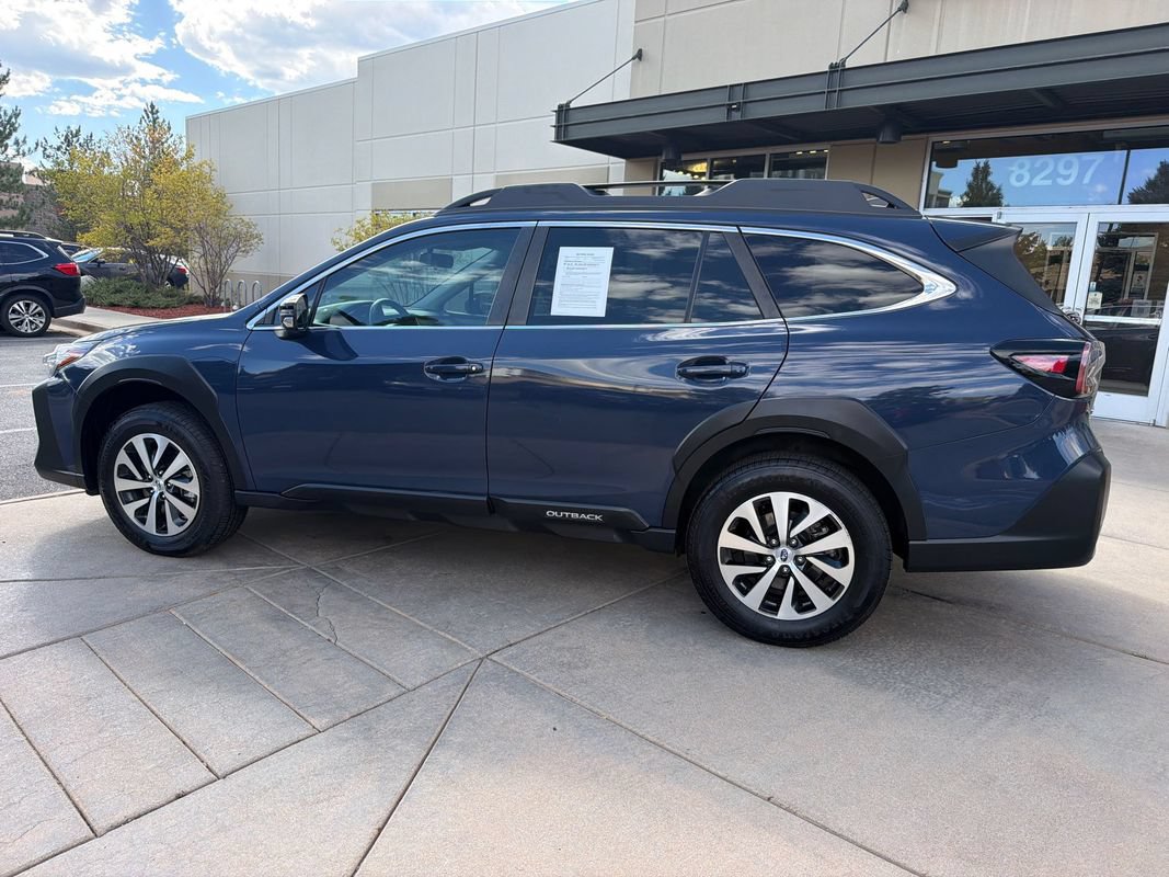 Used 2023 Subaru Outback Premium AWD/4WD image 9