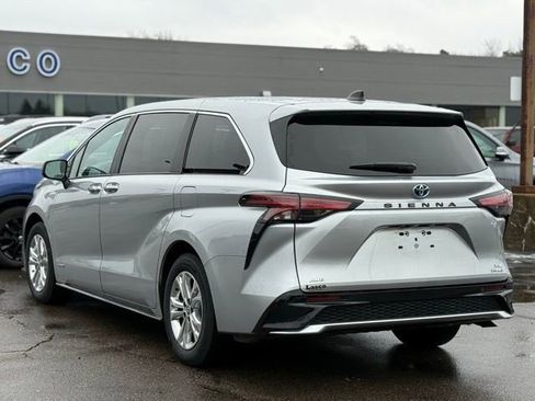 Used 2021 Toyota Sienna XSE image 40
