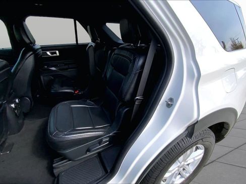 Used 2020 Ford Explorer XLT w/ Comfort Package AWD/4WD image 21