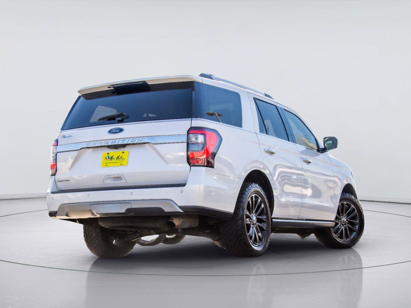 Used 2019 Ford Expedition Limited w/ Equipment Group 301A RWD image 4