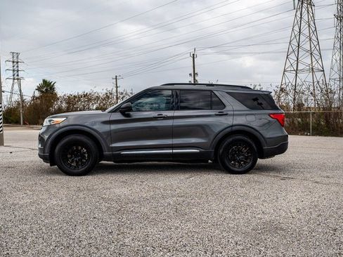 Used 2020 Ford Explorer XLT image 5