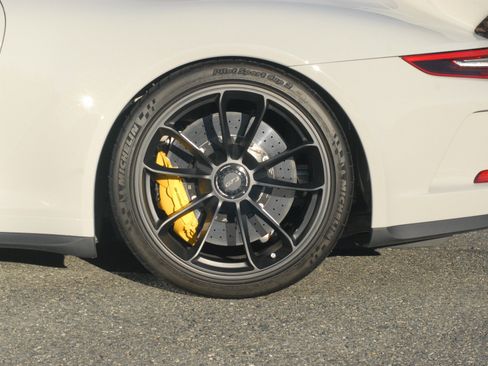 Used 2018 Porsche 911 GT3 RWD image 15