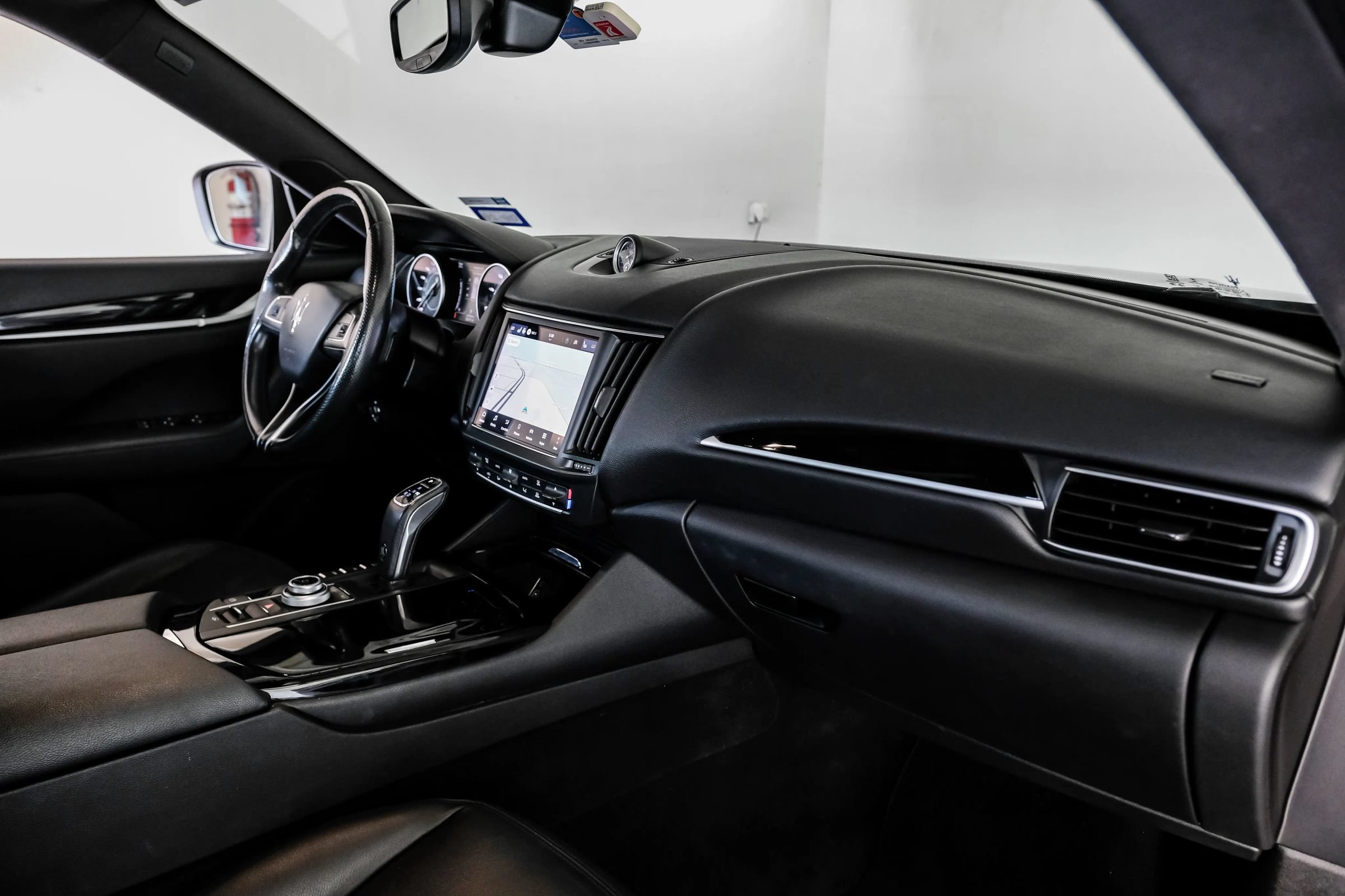 Used 2021 Maserati Levante AWD/4WD image 13