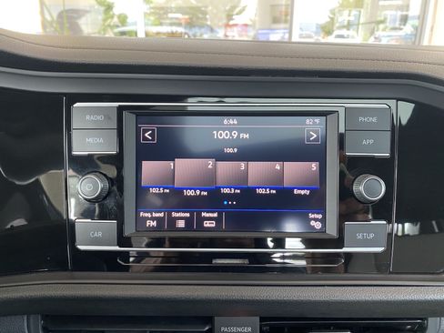Used 2019 Volkswagen Jetta R-Line FWD image 3