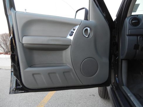 Used 2005 Jeep Liberty Limited image 24