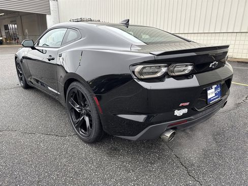 Used 2021 Chevrolet Camaro LT w/ RS Package image 5