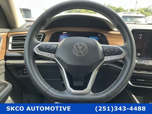 Used 2025 Volkswagen Atlas SE AWD/4WD image 18