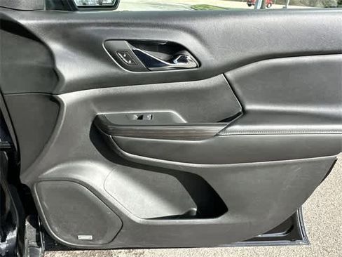 Used 2018 GMC Acadia SLT image 23