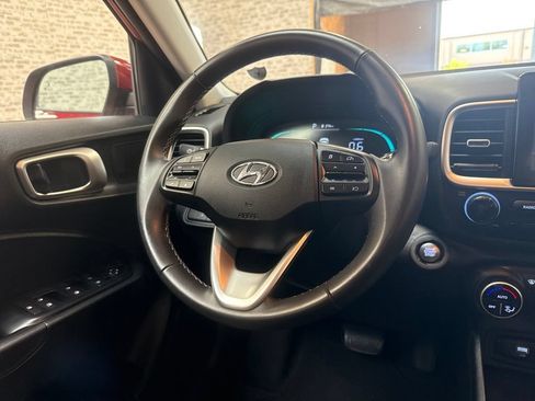 Used 2026 Hyundai Venue SEL FWD image 18