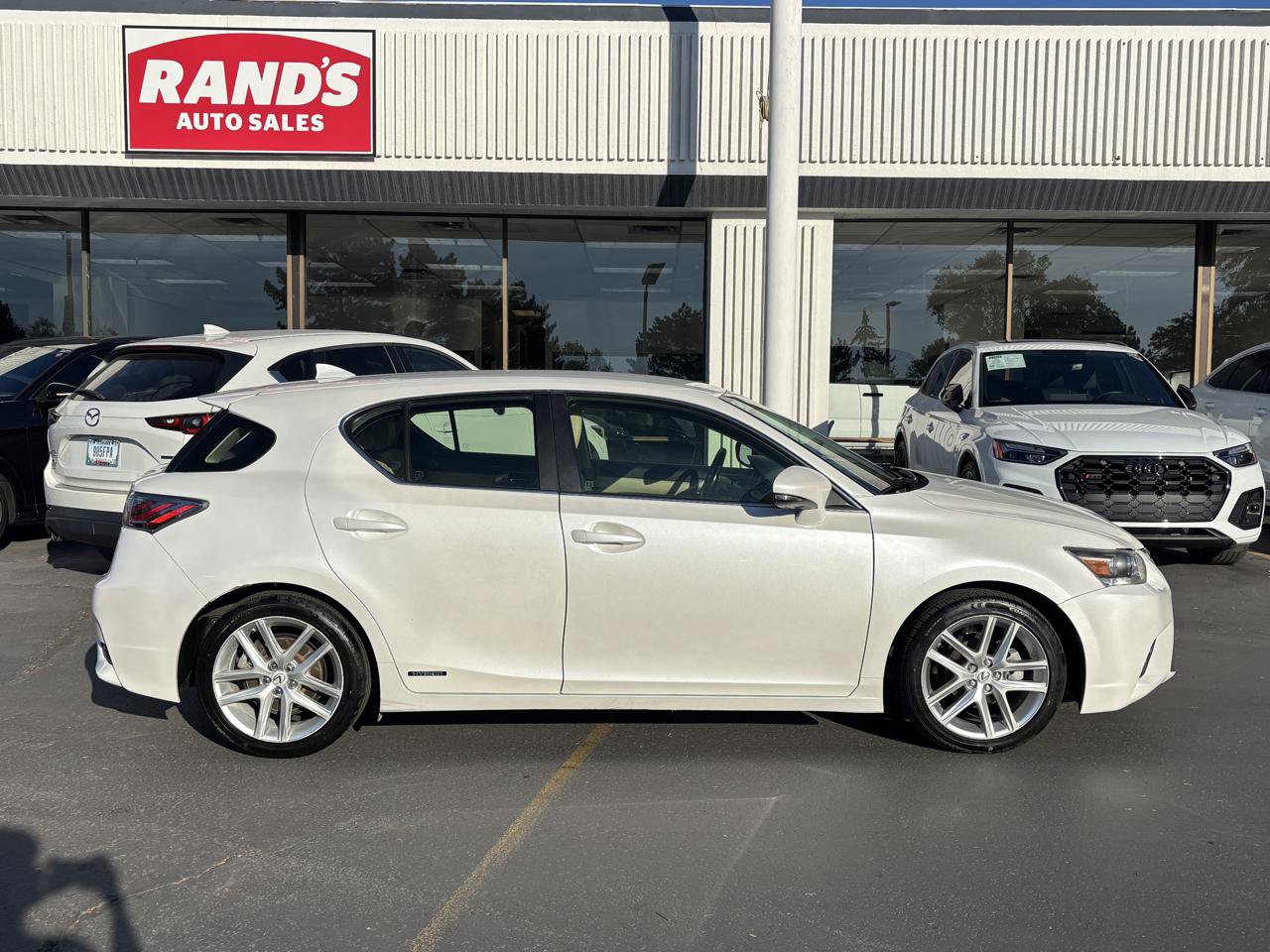 Used 2016 Lexus CT 200h w/ Seat Comfort Package FWD image 2