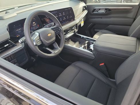 New 2026 Chevrolet Suburban LS image 3