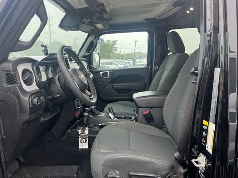 Used 2024 Jeep Gladiator Sport AWD/4WD image 9