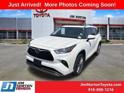 Used 2021 Toyota Highlander Platinum AWD/4WD image 4