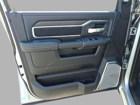 New 2026 RAM 2500 Laramie AWD/4WD image 17