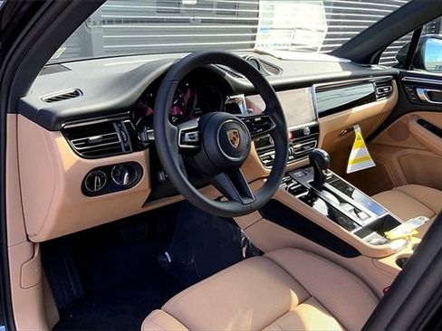 Certified 2026 Porsche Macan image 4