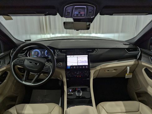 New 2025 Jeep Grand Cherokee L Limited image 14