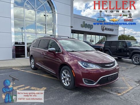 Used 2018 Chrysler Pacifica Limited FWD image 1