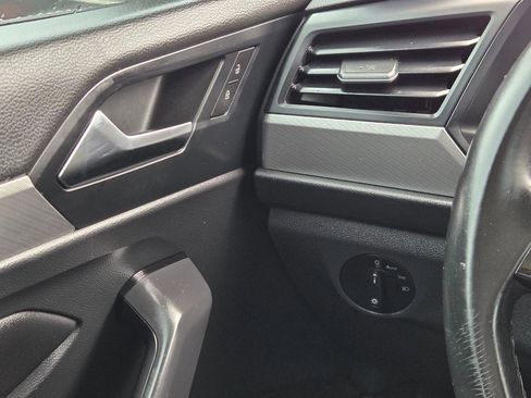 Used 2019 Volkswagen Jetta SE FWD image 27