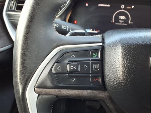 Used 2023 Jeep Grand Cherokee Limited image 16