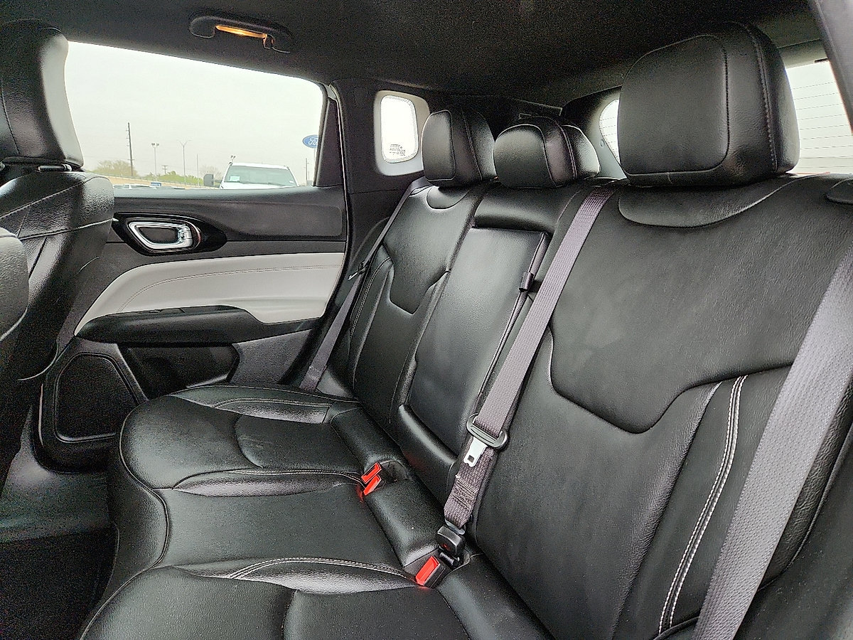 Used 2025 Jeep Compass Limited AWD/4WD image 5