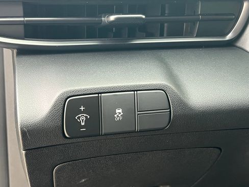 Certified 2025 Hyundai Elantra Sport image 26