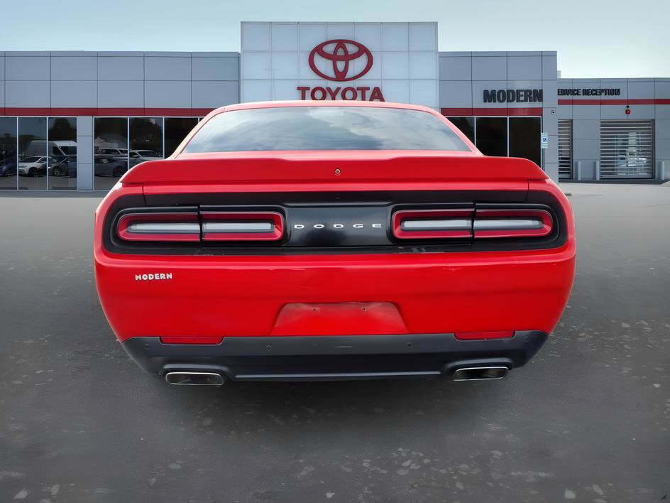 Used 2017 Dodge Challenger R/T RWD image 4