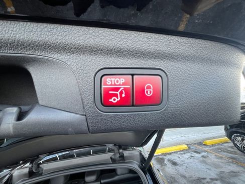 Certified 2022 Mercedes-Benz GLE 350 4MATIC w/ Premium Package image 21