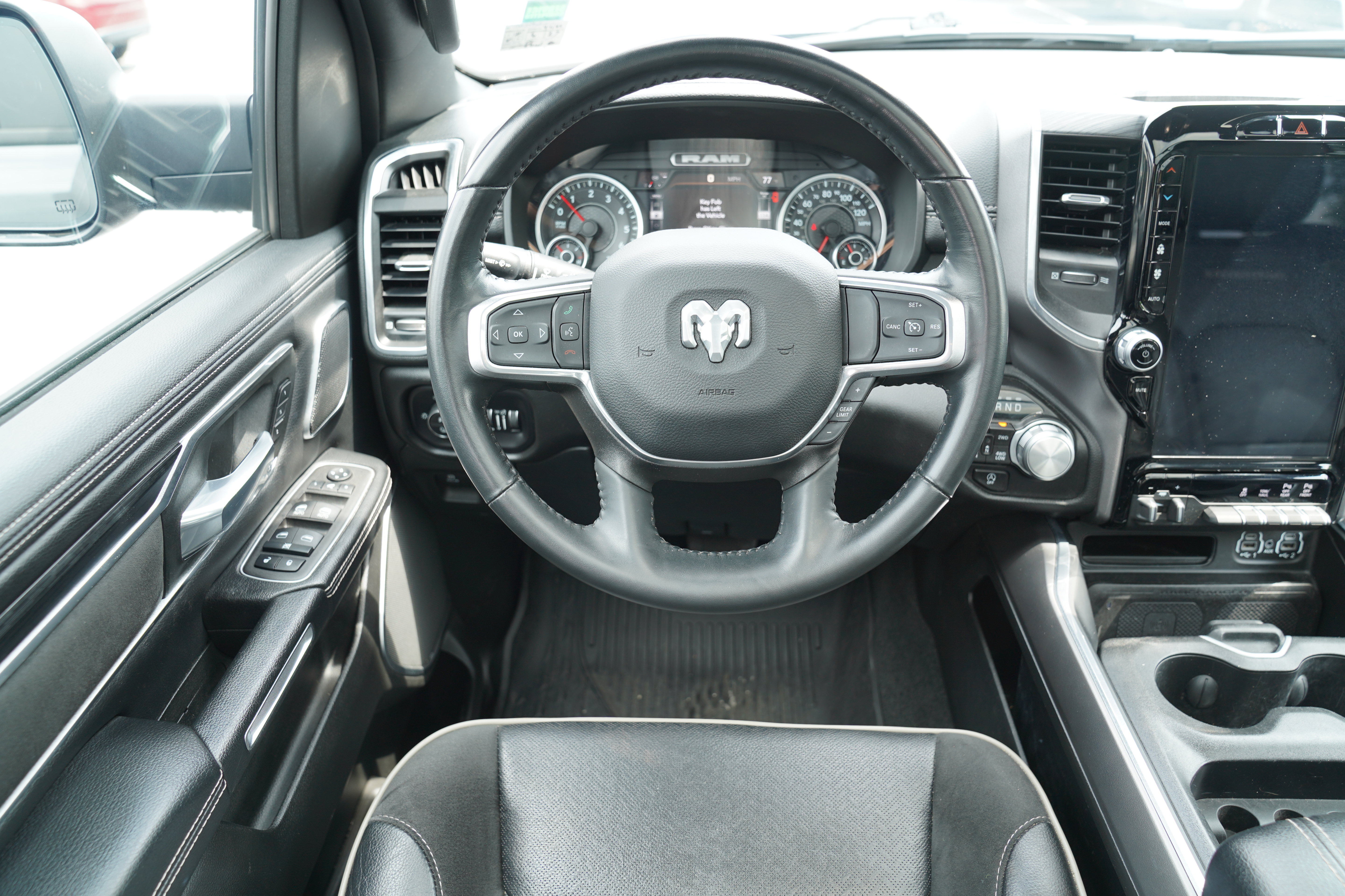 Used 2023 RAM 1500 Laramie AWD/4WD image 12