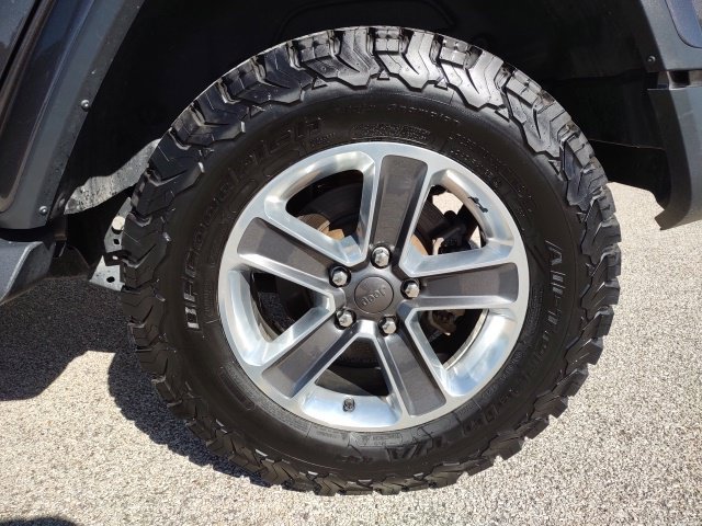 Used 2019 Jeep Wrangler Unlimited Sahara w/ Uconnect 4C Nav & Sound Group AWD/4WD image 29