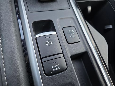 Used 2025 Nissan Pathfinder SV image 19