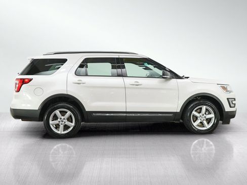 Used 2016 Ford Explorer XLT w/ Equipment Group 202A AWD/4WD image 6