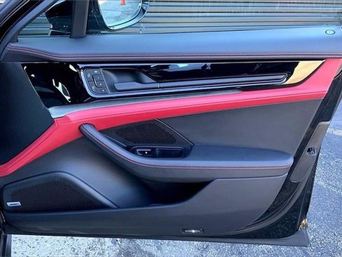 Used 2025 Porsche Panamera 4 image 28